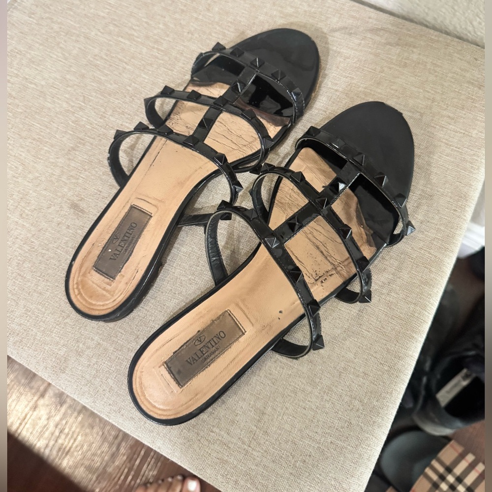 Patent leather black Valentino rock stuck flat slide sandal